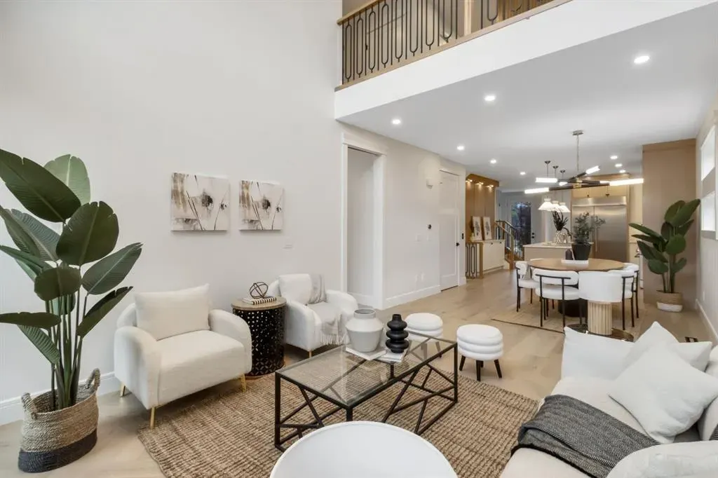 2118 Victoria Crescent NW