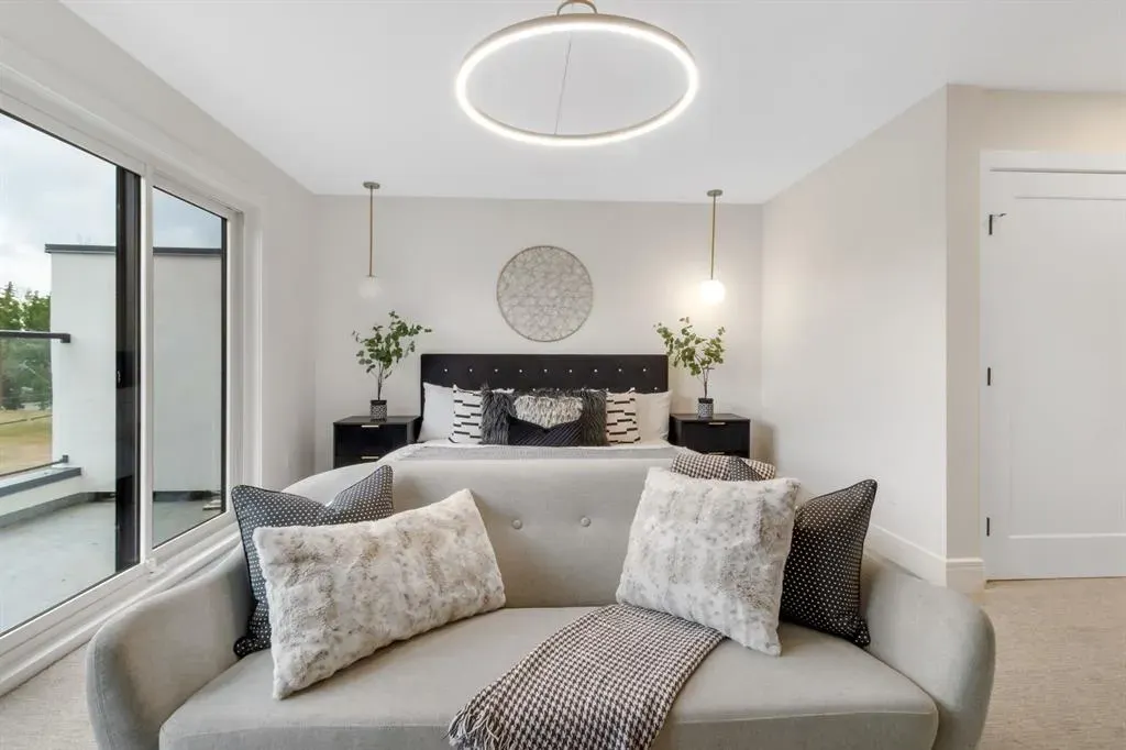 2118 Victoria Crescent NW