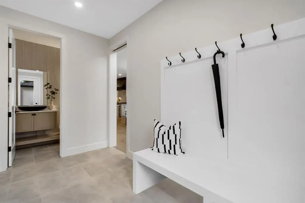 2118 Victoria Crescent NW