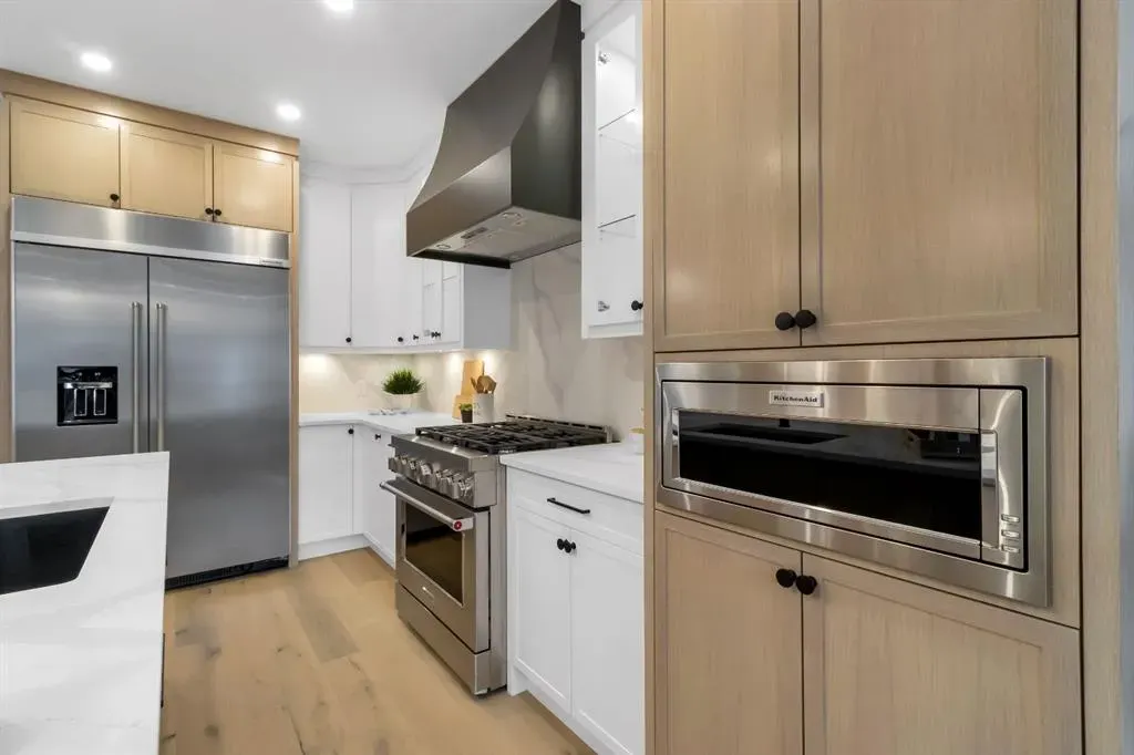 2118 Victoria Crescent NW