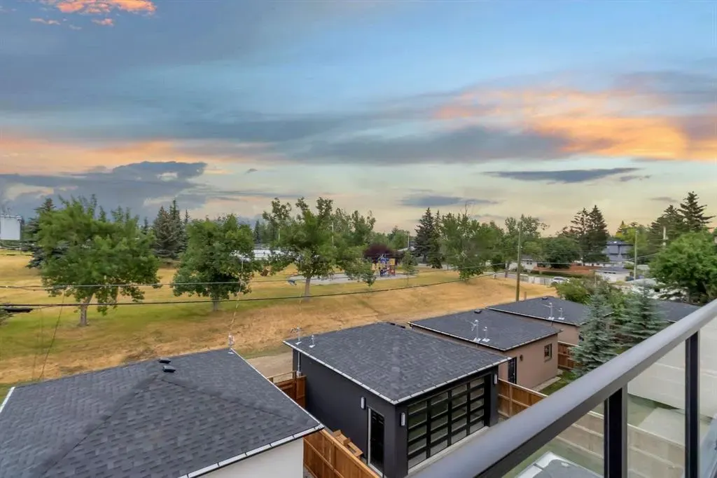 2118 Victoria Crescent NW