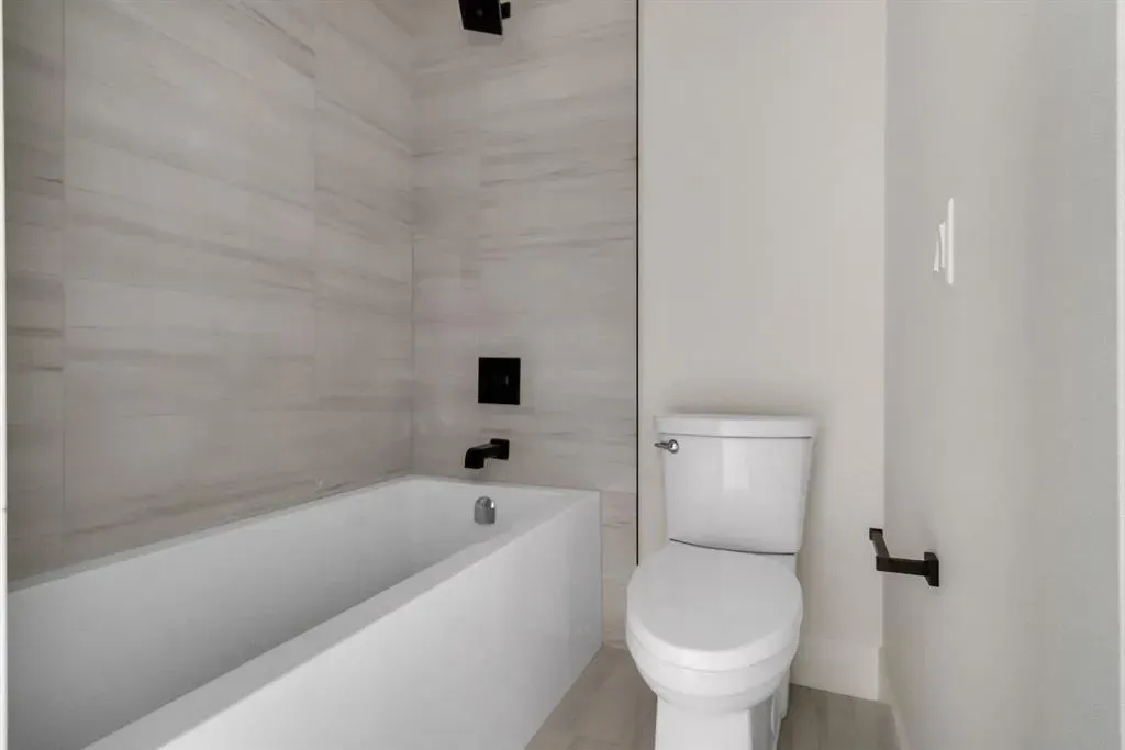 2118 Victoria Crescent NW