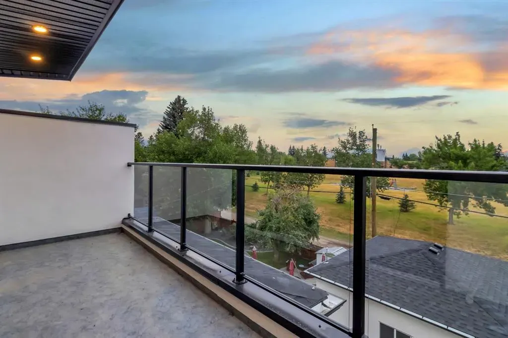 2118 Victoria Crescent NW