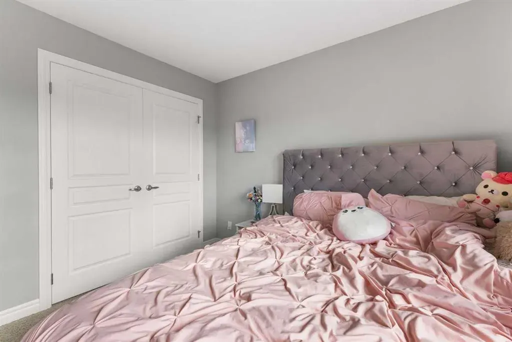 240 Evanspark Gardens NW