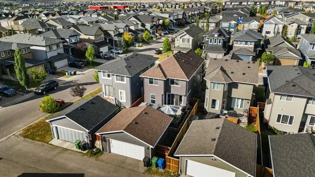 240 Evanspark Gardens NW