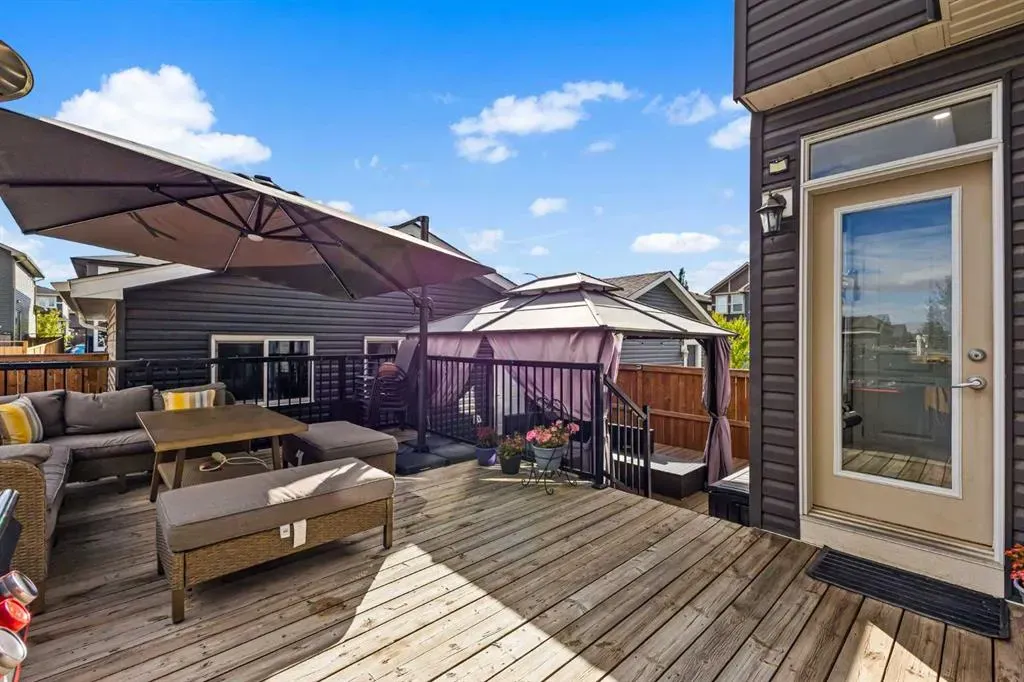 240 Evanspark Gardens NW