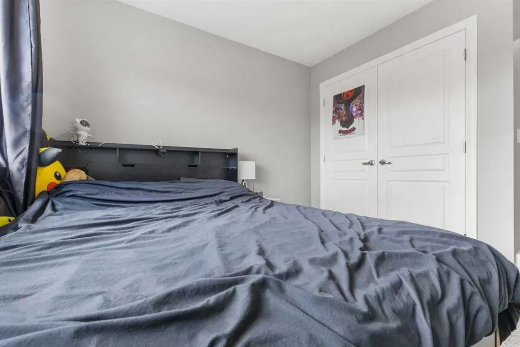 240 Evanspark Gardens NW