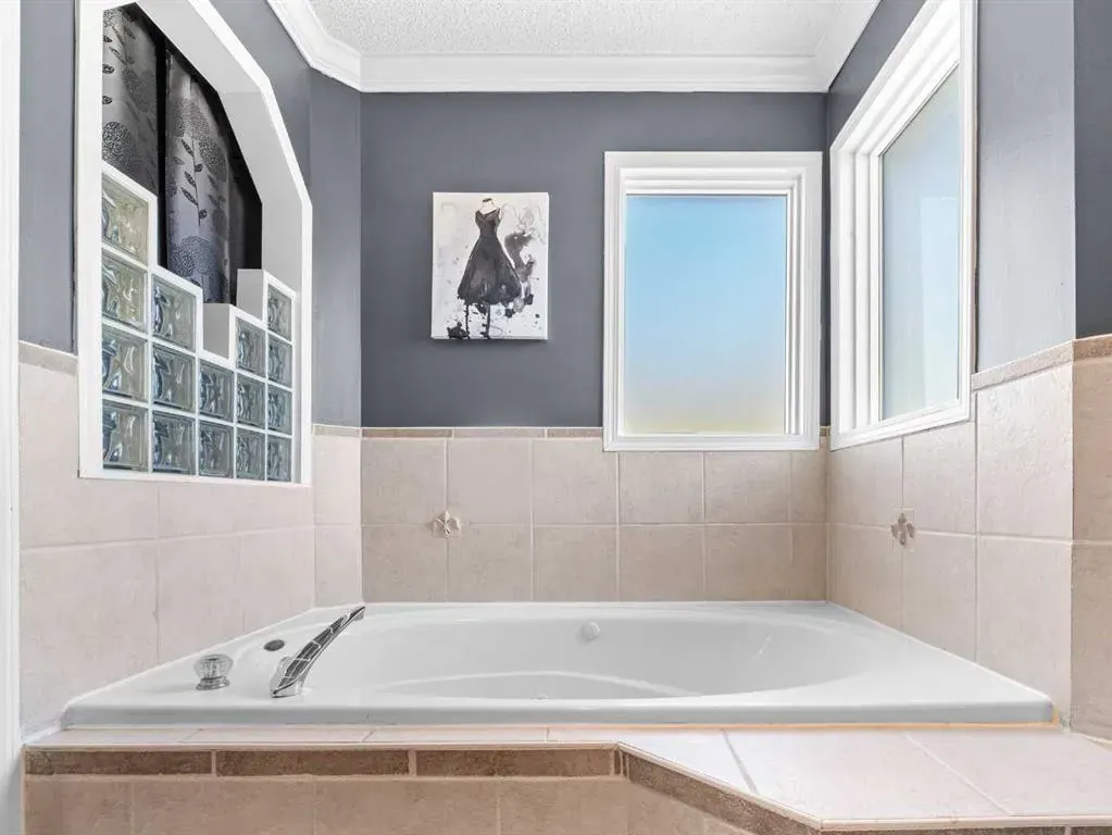 9995 Scurfield Drive NW