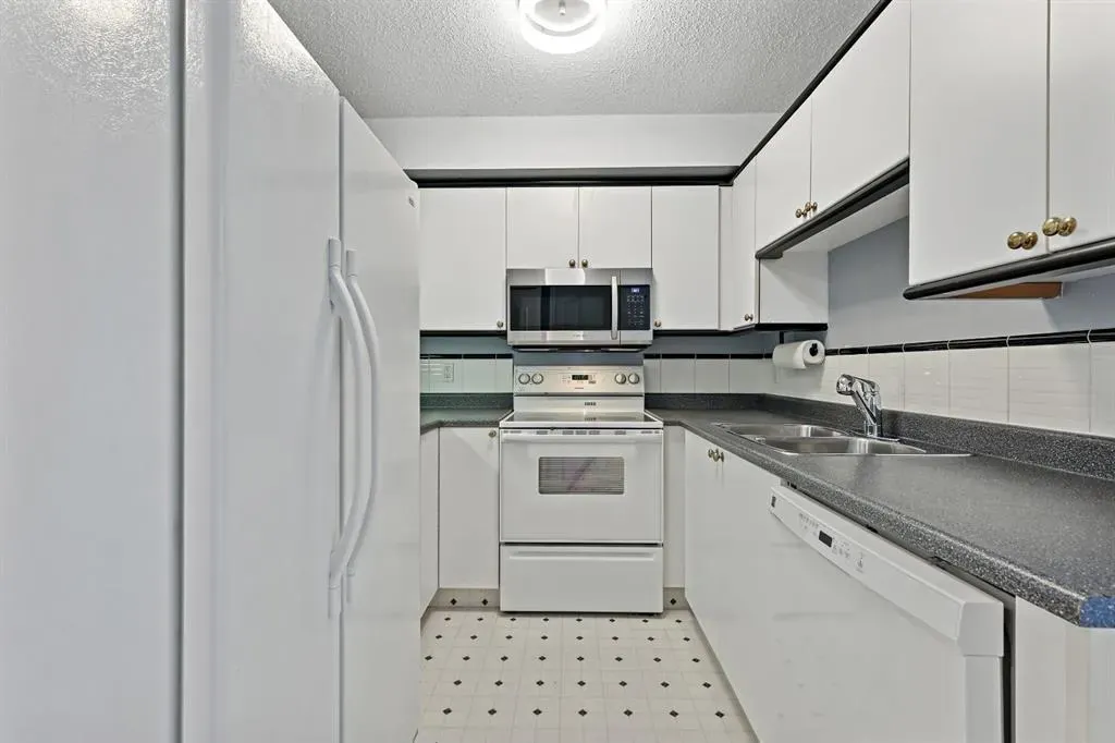 102 Centre Court, #309