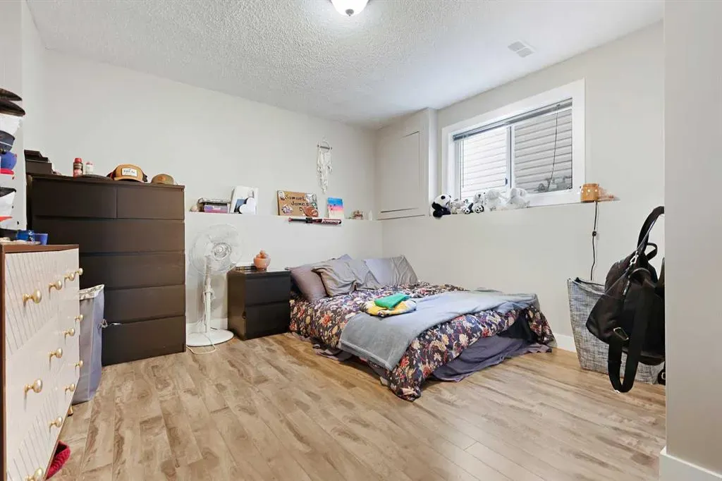 32 Rivercroft Close SE