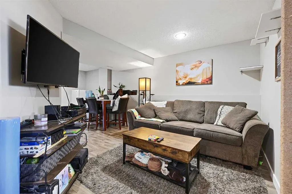 32 Rivercroft Close SE