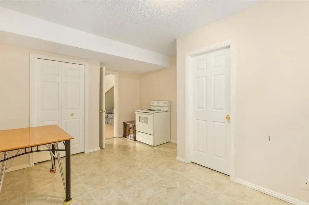 131 Panatella Close NW