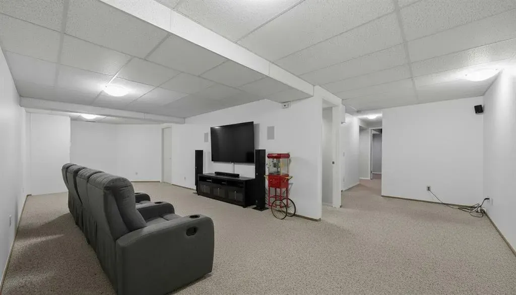 11 Coach Side Terrace SW