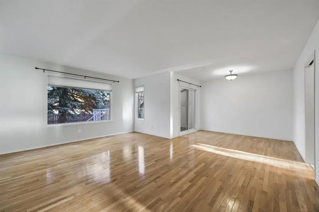 11 Coach Side Terrace SW