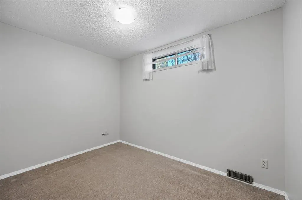 11 Coach Side Terrace SW