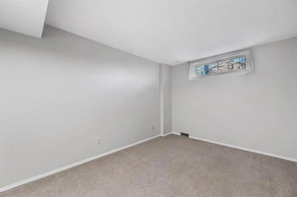 11 Coach Side Terrace SW