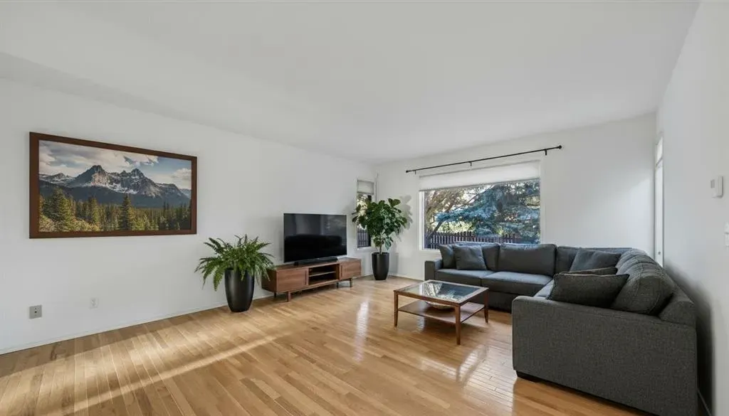 11 Coach Side Terrace SW