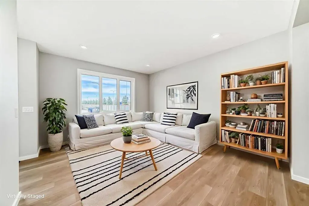 147 Bartlett Crescent SE