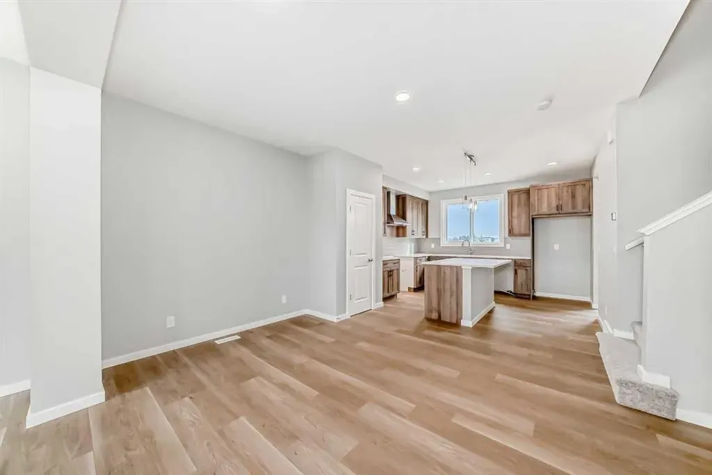 147 Bartlett Crescent SE