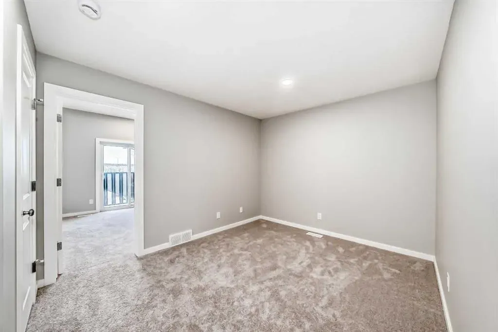 147 Bartlett Crescent SE