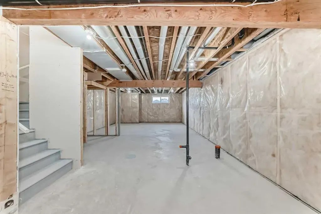 147 Bartlett Crescent SE