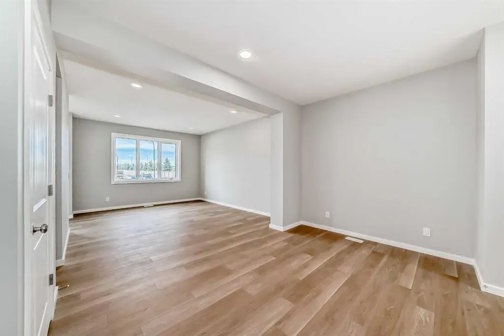 147 Bartlett Crescent SE