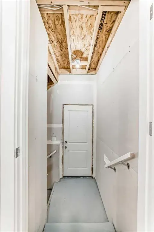 147 Bartlett Crescent SE