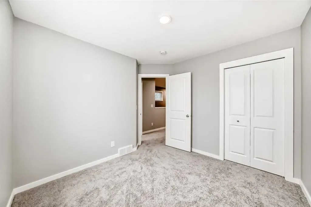 147 Bartlett Crescent SE