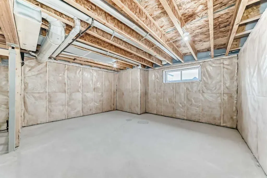 147 Bartlett Crescent SE