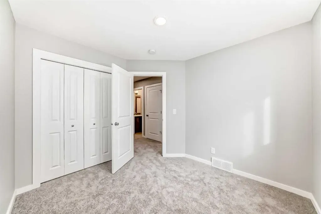 147 Bartlett Crescent SE