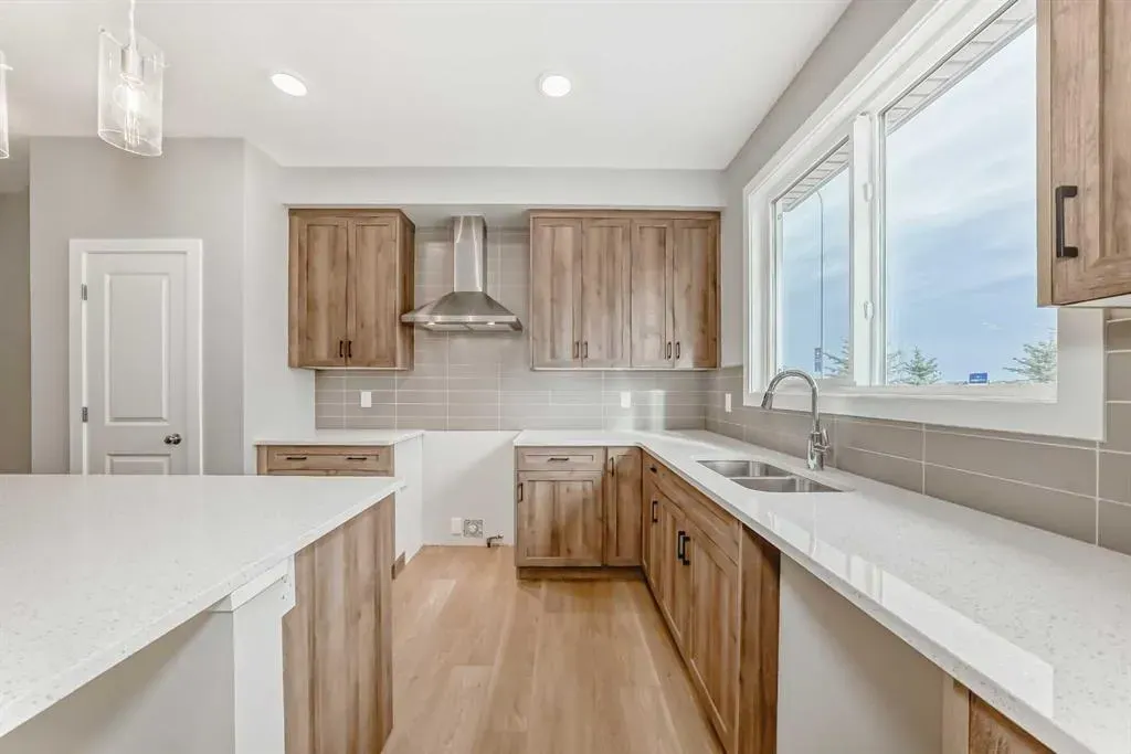 147 Bartlett Crescent SE