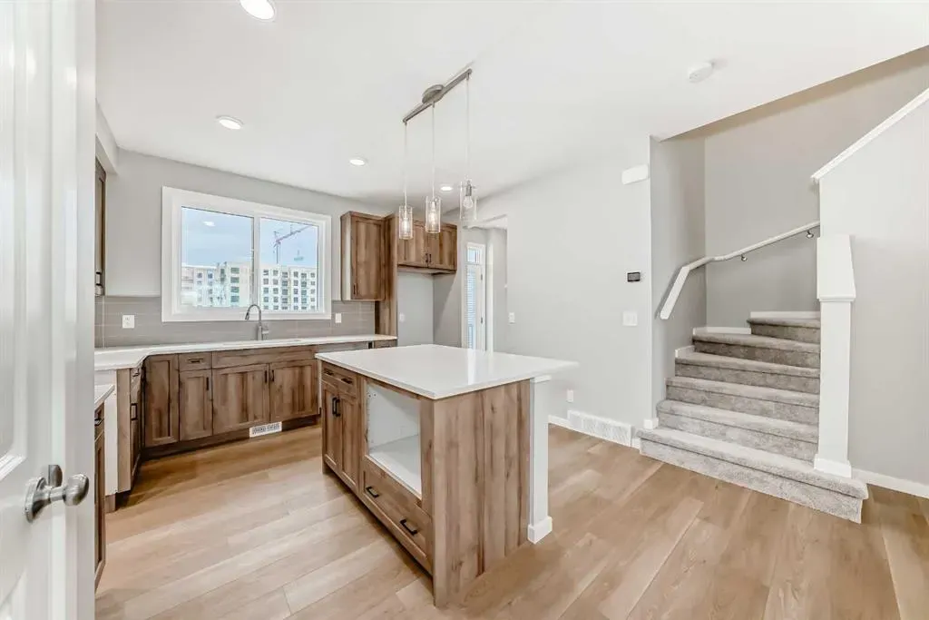 147 Bartlett Crescent SE