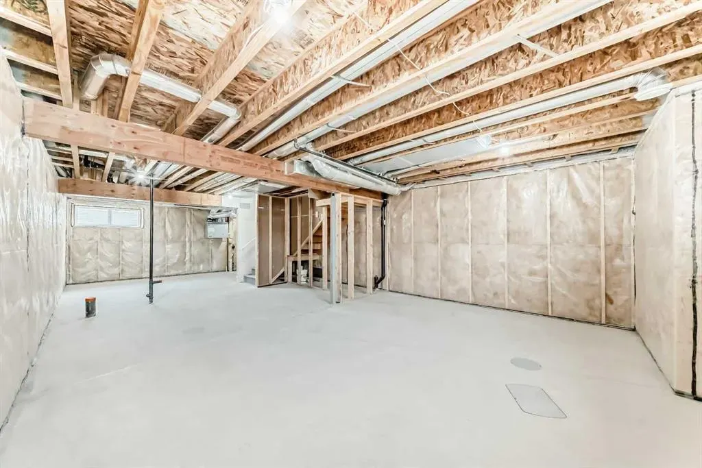 147 Bartlett Crescent SE