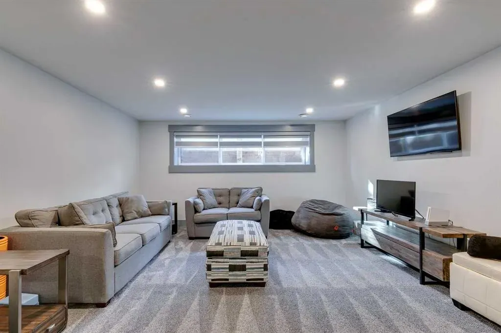 30 Roselawn Crescent NW