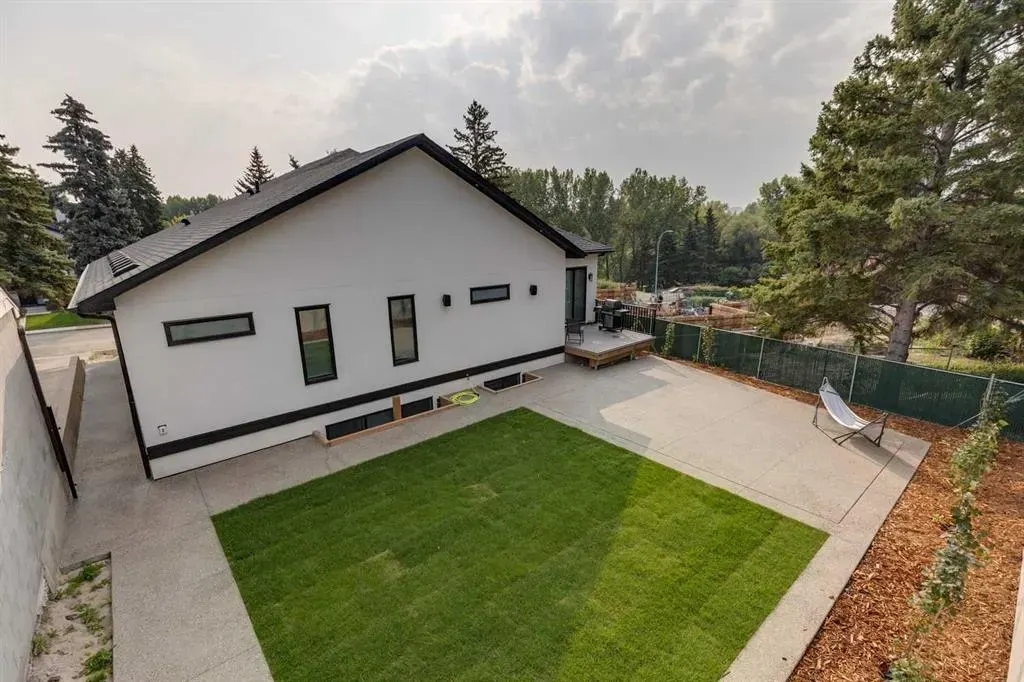 30 Roselawn Crescent NW