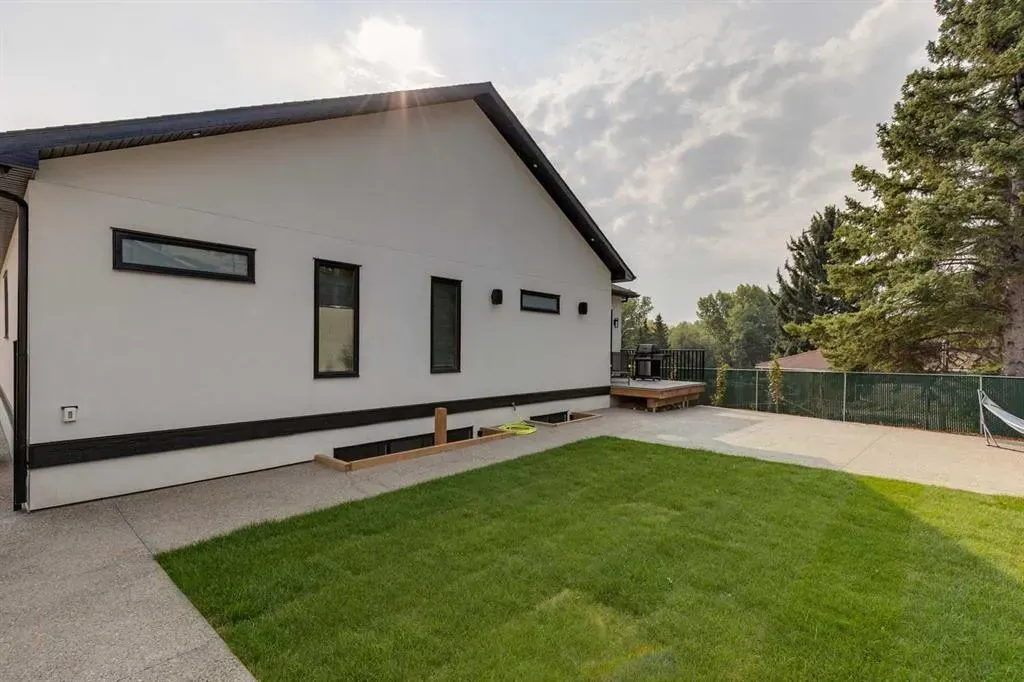 30 Roselawn Crescent NW