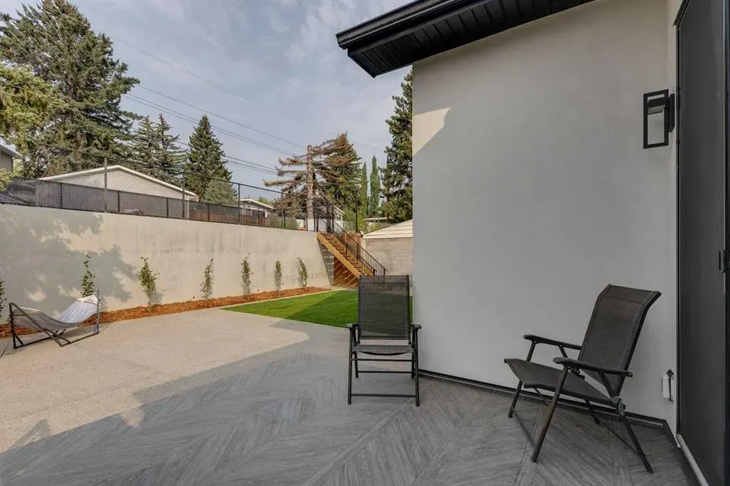 30 Roselawn Crescent NW