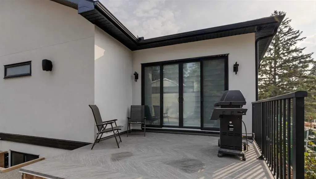 30 Roselawn Crescent NW