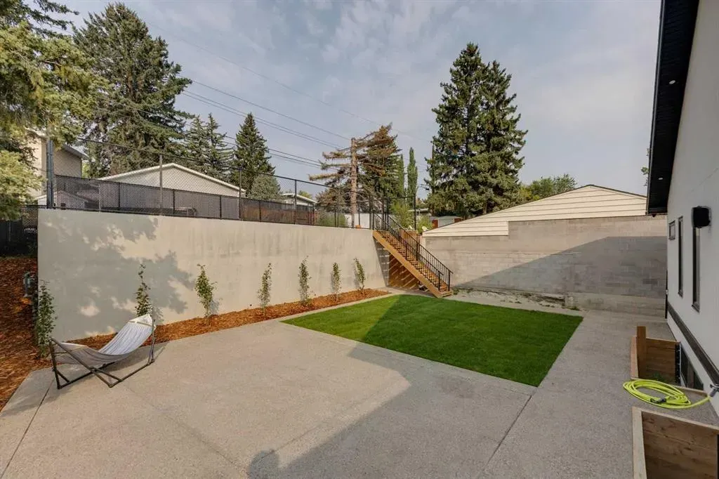 30 Roselawn Crescent NW