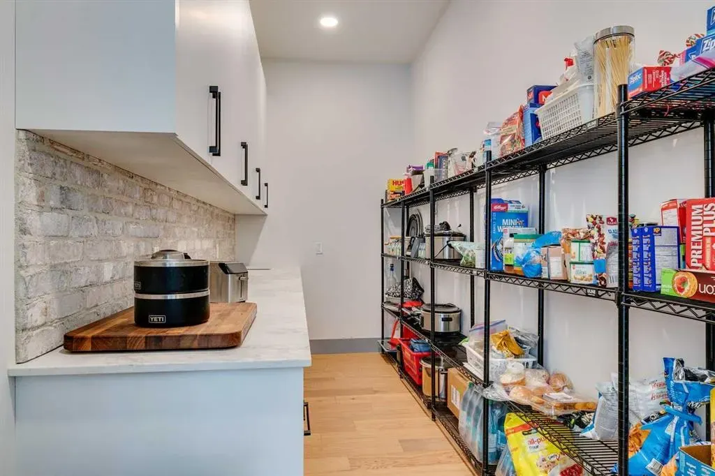 30 Roselawn Crescent NW