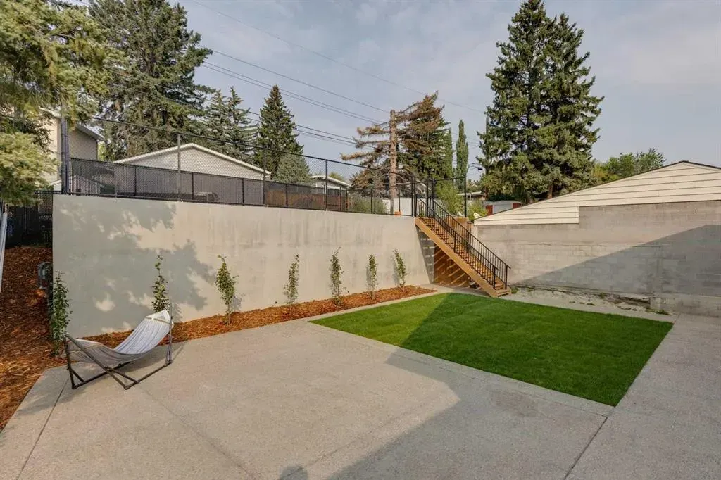 30 Roselawn Crescent NW