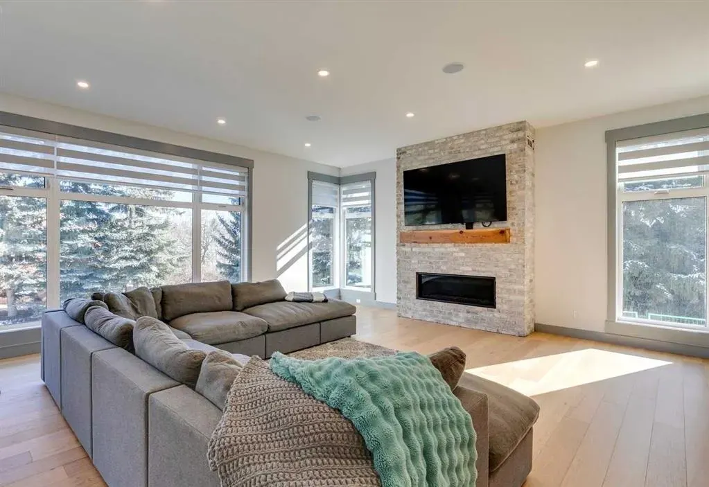 30 Roselawn Crescent NW