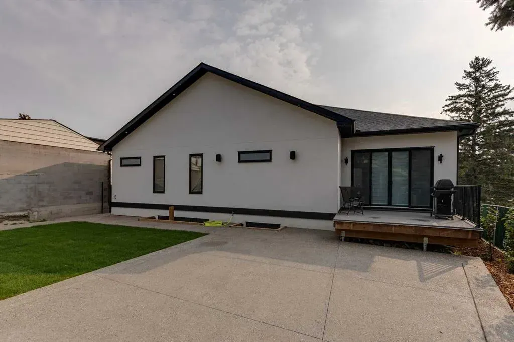 30 Roselawn Crescent NW