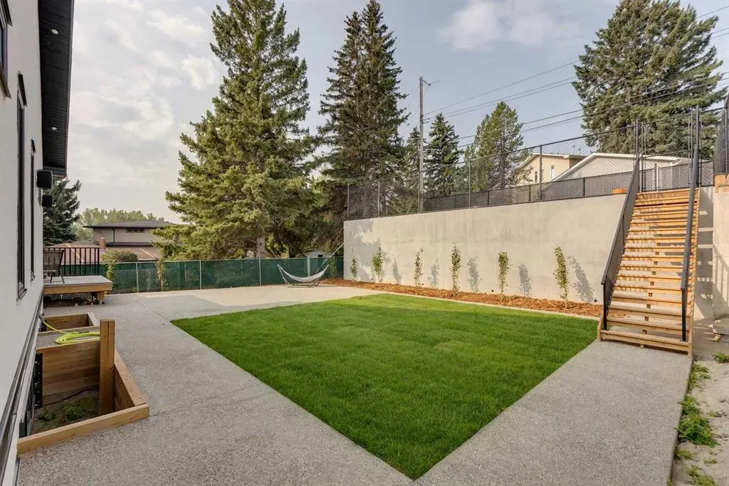 30 Roselawn Crescent NW