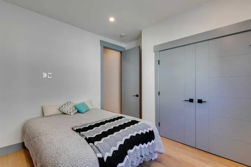 30 Roselawn Crescent NW