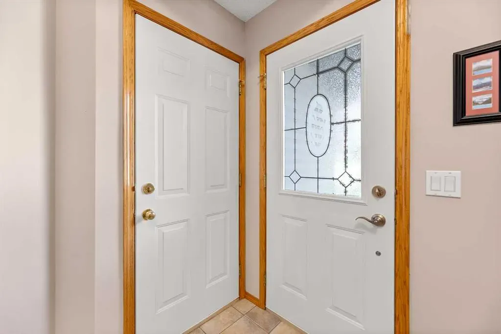 164 Stonegate Close NW