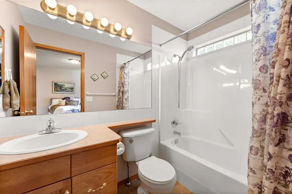 164 Stonegate Close NW