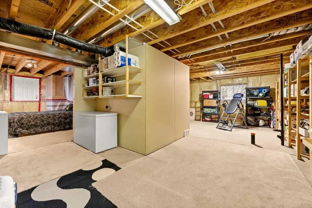 164 Stonegate Close NW