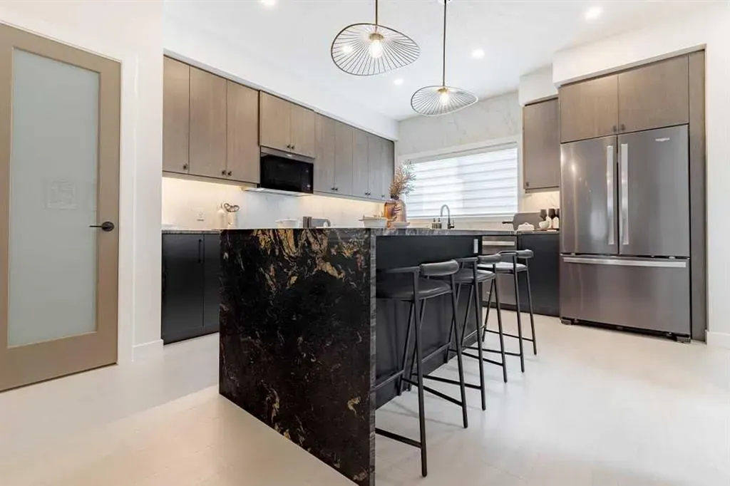 186 Bridgeport Circle W