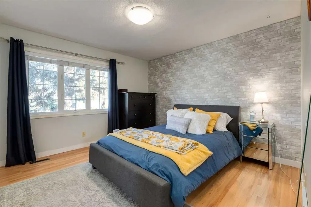 12044 Lake Emerald Crescent SE